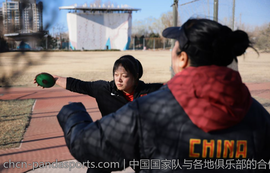 中国国家队与各地俱乐部的合作与交流模式